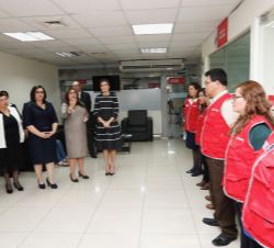 Doña Letizia durante su recorrido por las instalaciones del Centro Emergencia Mujer