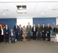 Don Felipe, junto a personalidades y representantes institucionales implicados en la conmemoración del bicentenario de la independencia de la Repúblic