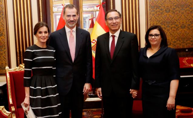 Sus Majestades los Reyes y Sus Excelencias el Presidente de la República del Perú, Martín Alberto Vizcarra, y la Primera Dama de la República del Perú