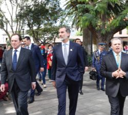 Su Majestad el Rey camino del Hotel Museo Casa Santo Domingo