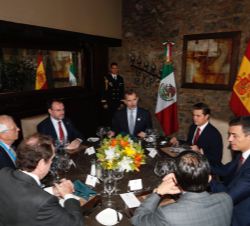 Su Majestad el Rey durante el almuerzo con el presidente de los Estados Unidos Mexicanos 