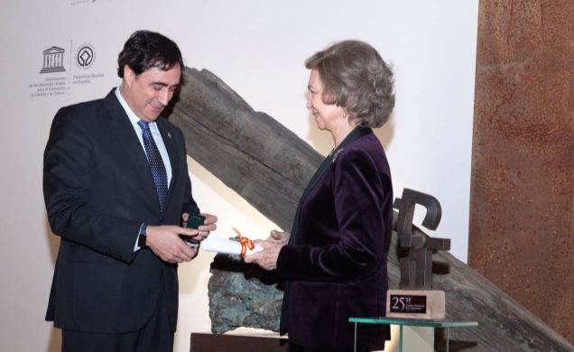 Su Majestad la Reina Doña Sofía recibe el Premio Patrimonio 2018 de manos del alcalde de Cuenca y presidente del Grupo Ciudades Patrimonio de la Human