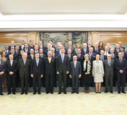 Su Majestad el Rey junto al comité organizador del "World Law Congress of the World Jurist Association"