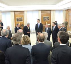 Su Majestad durante la audiencia con el comité organizador del “Word Law Congress of the World Jurist Association”