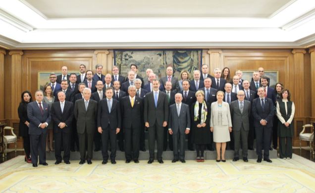 Su Majestad el Rey junto al comité organizador del "World Law Congress of the World Jurist Association"
