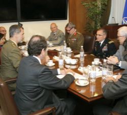 Su Majestad el Rey durante el encuentro mantenido con el comandante supremo aliado en Europa (SACEUR), Curtis Michael Scaparrotti