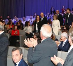 Doña Letizia se incorpora al Audotorio de la sede del BBVA