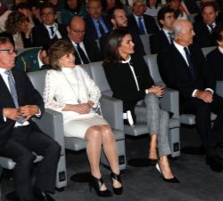 Doña Letizia en la primera fila de asientos del Audotorio de la sede del BBVA