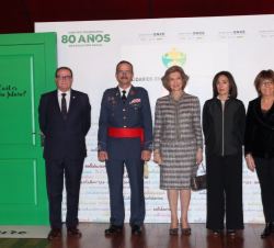Su Majestad la Reina Doña Sofía junto a los premiados