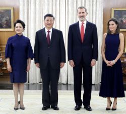 Sus Majestades los Reyes junto al presidente de la República Popular China, Xi Jinping y señora Peng Liyuan