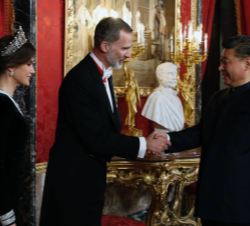 Su Majestad el Rey recibe el saludo del Presidente de la República Popular China, Xi Jinping