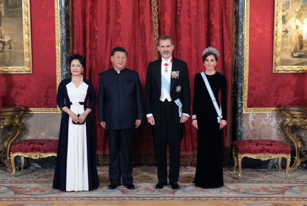 Sus Majestades los Reyes junto a Sus Excelencias el Presidente de la República Popular China, Xi Jinping y su esposa Peng Liyuan