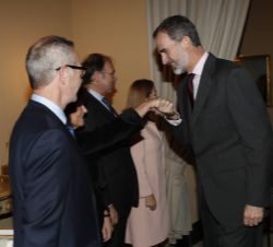 Su Majestad el Rey recibe el saludo de la vicepresidenta del Gobierno y ministra de la Presidencia, Relaciones con las Cortes e Igualdad, Carmen Calvo