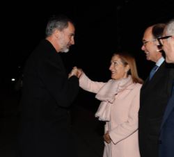 Su Majestad el Rey recibe el saludo de la presidenta del Congreso de los Diputados, Ana Pastor