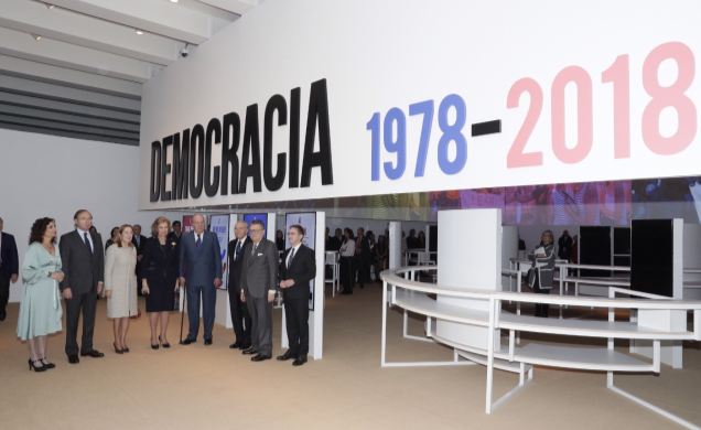 Sus Majestades los Reyes Don Juan Carlos y Doña Sofía, en CaixaForum Madrid, inauguran la exposición “Democracia 1978-2018”