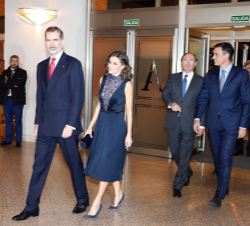 Don Felipe y Doña Letizia acceden al vestíbulo del Auditorio Nacional de Músca