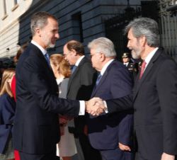 Su Majestad el Rey recibe el saludo del presidente del Tribunal Supremo y del Consejo General del Poder Judicial, Carlos Lesmes