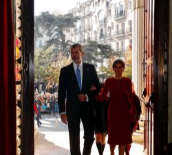 Sus Majestades los Reyes y sus hijas, la Princesa de Asturias y la Infanta Doña Sofía, entran en el Congreso de los Diputados