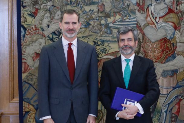 Su Majestad el Rey junto al presidente del Tribunal Supremo y del Consejo General del Poder Judicial, Carlos Lesmes