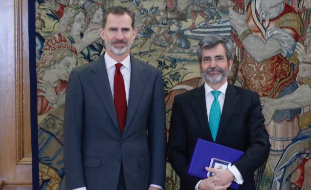 Su Majestad el Rey junto al presidente del Tribunal Supremo y del Consejo General del Poder Judicial, Carlos Lesmes