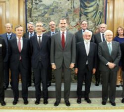 Fotografía de grupo de los asistentes a la reunión del Patronato de la Fundación pro Real Academia Española
