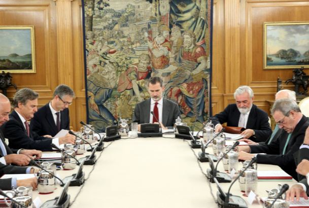 Vista general de la mesa de la reunión del Patronato de la Fundación pro Real Academia Española