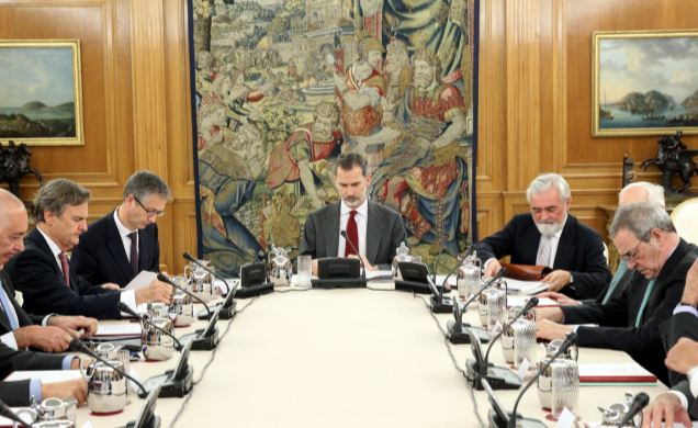 Vista general de la mesa de la reunión del Patronato de la Fundación pro Real Academia Española