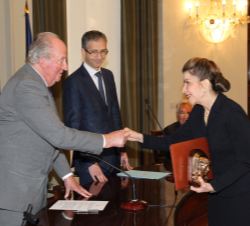 Su Majestad el Rey don Juan Carlos hace entrega del "Premio de Economía Rey Juan Carlos" a Carmen Reinhart