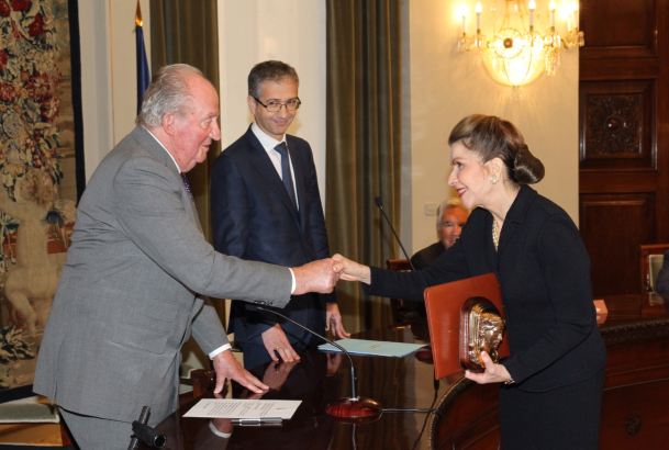 Su Majestad el Rey don Juan Carlos hace entrega del "Premio de Economía Rey Juan Carlos" a Carmen Reinhart