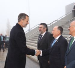 Su Majestad el Rey recibe el saludo del secretario de Estado director del CNI, Féliz Sanz Roldán, en presencia del delegado del Gobierno en la Comunid