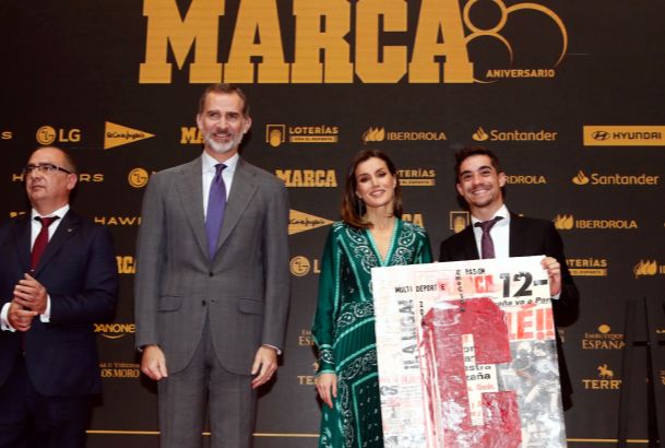 Don Felipe y Doña Letizia entrega el premio a la perfección 80º aniversario Marca al patinador, Javier Fernández