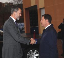 Su Majestad el Rey recibe el saludo del presidente de la Junta de Comunidades de Castilla-La Mancha, Emiliano García-Page