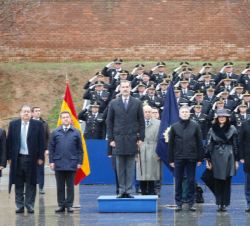 Su Majestad el Rey durante la interpretación del Himno Nacional