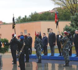 Don Felipe al inicio del homenaje a los policías fallecidos en acto de servicio