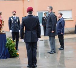 Don Felipe durante la ofrenda floral del homenaje a los policías fallecidos en acto de servicio