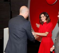 Su Majestad la Reina hace entrega del Premio Nacional a la mejor Industria de Complementos o Accesorios de Moda a Reliquiae, recoge el premio Héctor J