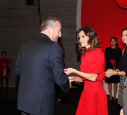 Doña Letizia hace entrega del Premio Nacional a las industrias de Cabecera a Liasa, La industria algodonera, recoge el premio Jaime Cabré, director ge