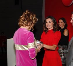 Doña Letizia hace entrega del Premio Nacional Honorífico al Diseñador de Moda a Ágatha Ruiz de la Prada