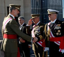 Su Majestad el Rey recibe el saludo del jefe del Cuarto Militar, Juan Ruiz Casas