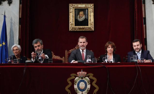 Don Felipe acompañado por el presidente del Tribunal Supremo y del Consejo General del Poder Judicial, la ministra de Justicia, la Fiscal General del 