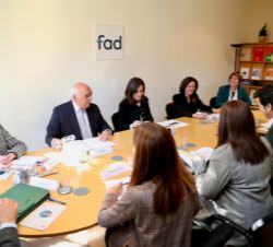 Su Majestad la Reina durante la reunión de trabajo de la FAD