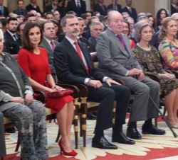 Sus Majestades los Reyes Don Juan Carlos y Doña Sofía acompañados por S.A.R. la Infanta Doña Elena y S.A.R. la Infanta Doña Pilar en primera fila de a