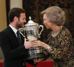 Su Majestad la Reina Doña Sofía entrega el Premio Reina Sofía, al futbolista Juan Mata