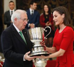 Su Majestad la Reina entrega el Premio Consejo Superior de Deportes, al presidente de la Ciudad Autónoma de Melilla, Juan José Imbroda