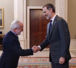 Su Majestad el Rey recibe el saludo del secretario de Estado de Justicia, Manuel-Jesús Dolz Lago
