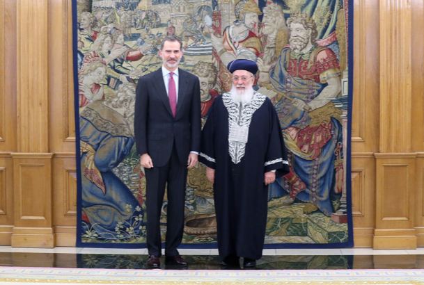Su Majestad el Rey acompañado del Sr. Shlomo Moshé Amar, Primado de Sión y Gran Rabino Sefardí de Jerusalén