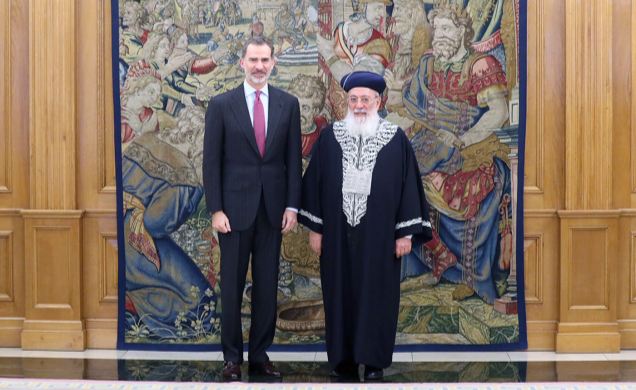 Su Majestad el Rey acompañado del Sr. Shlomo Moshé Amar, Primado de Sión y Gran Rabino Sefardí de Jerusalén