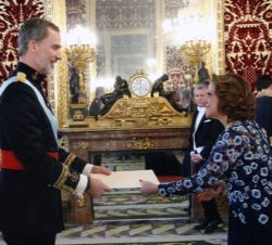 Su Majestad el Rey recibe la Carta Credencial de manos de la Embajadora de la República de Costa Rica, Ana Helena Chacón
