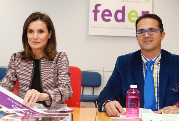 Su Majestad la Reina durante la reunión junto al presidente de FEDER