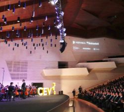 Vista general del Auditorio de la Diputación de Alicante donde se celebra el 40 aniversario de la Confederación Empresarial de la Comunidad Valenciana
